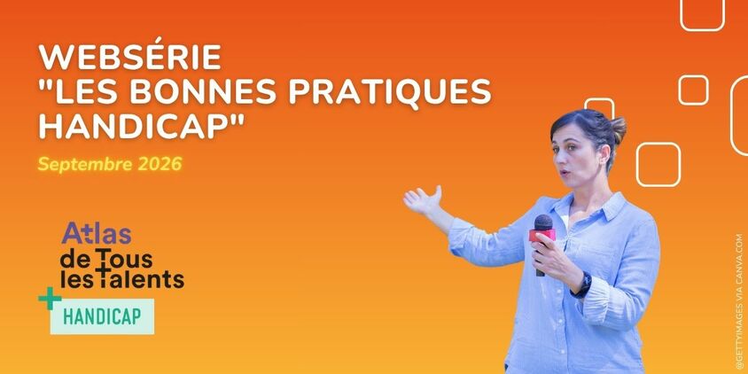Personne parlant dans un micro